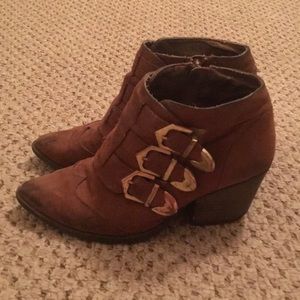 Cognac booties